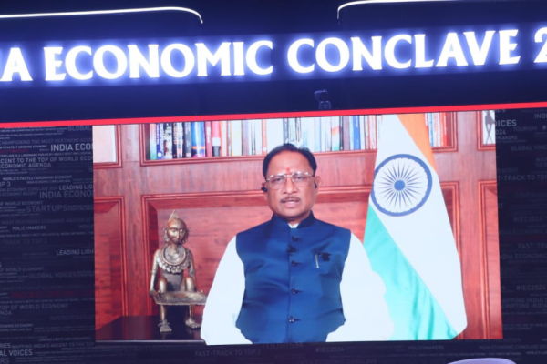 छत्तीसगढ़ के मुख्यमंत्री नई औद्योगिक नीति पर विचार साझा करते हुए