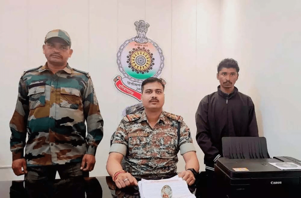 सुकमा और कांकेर में पुलिस द्वारा गिरफ्तार किए गए नक्सली अभियानों से जुड़ी छवि।