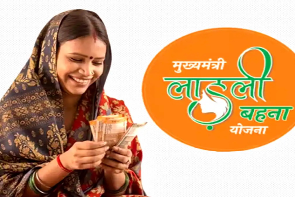 भिंड में महिलाओं ने लाड़ली बहना योजना के पैसे न मिलने की शिकायत की।