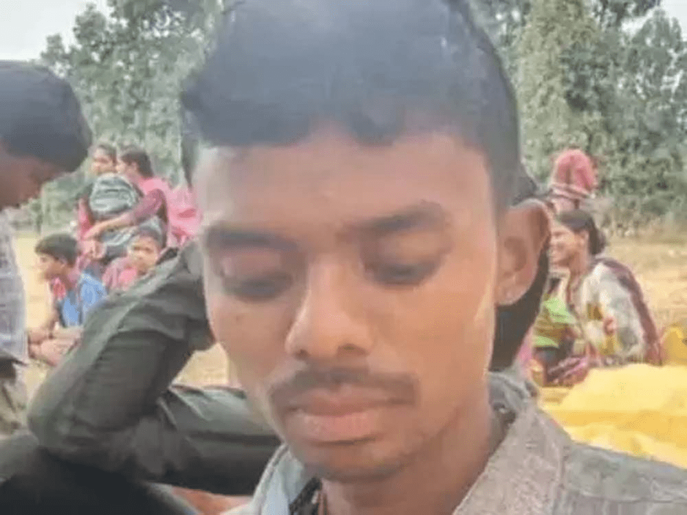 दंतेवाड़ा-बीजापुर सीमा पर नक्सली हमले के बाद ग्रामीणों में दहशत का माहौल