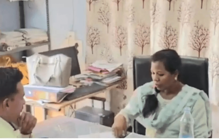 छत्तीसगढ़ ACB की रेड, महिला निरीक्षक रिश्वत लेते रंगे हाथों गिरफ्तार!