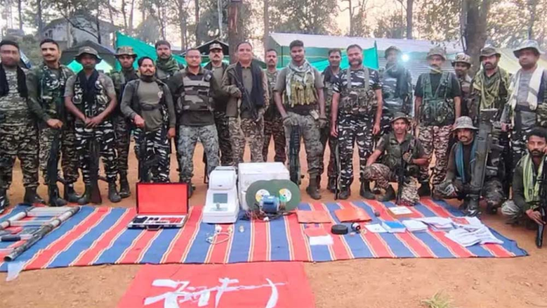 बरामद सामग्री में शामिल उपकरण