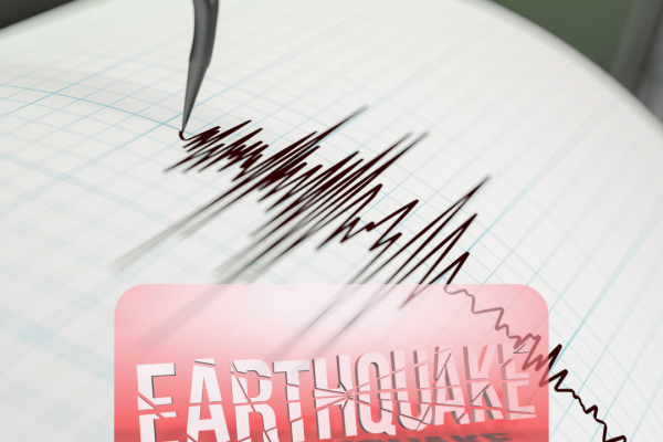 भूकंप के झटकों से हिलती इमारतें और सड़कों पर निकले लोग, दिल्ली-एनसीआर, बिहार और बांग्लादेश में दहशत।