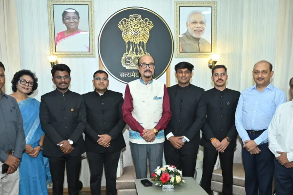 राज्यपाल रमेन डेका से आज राजभवन में छत्तीसगढ़ प्रशासन अकादमी के महानिदेशक सुब्रत साहू के नेतृत्व में वर्ष 2024 बैच के भारतीय