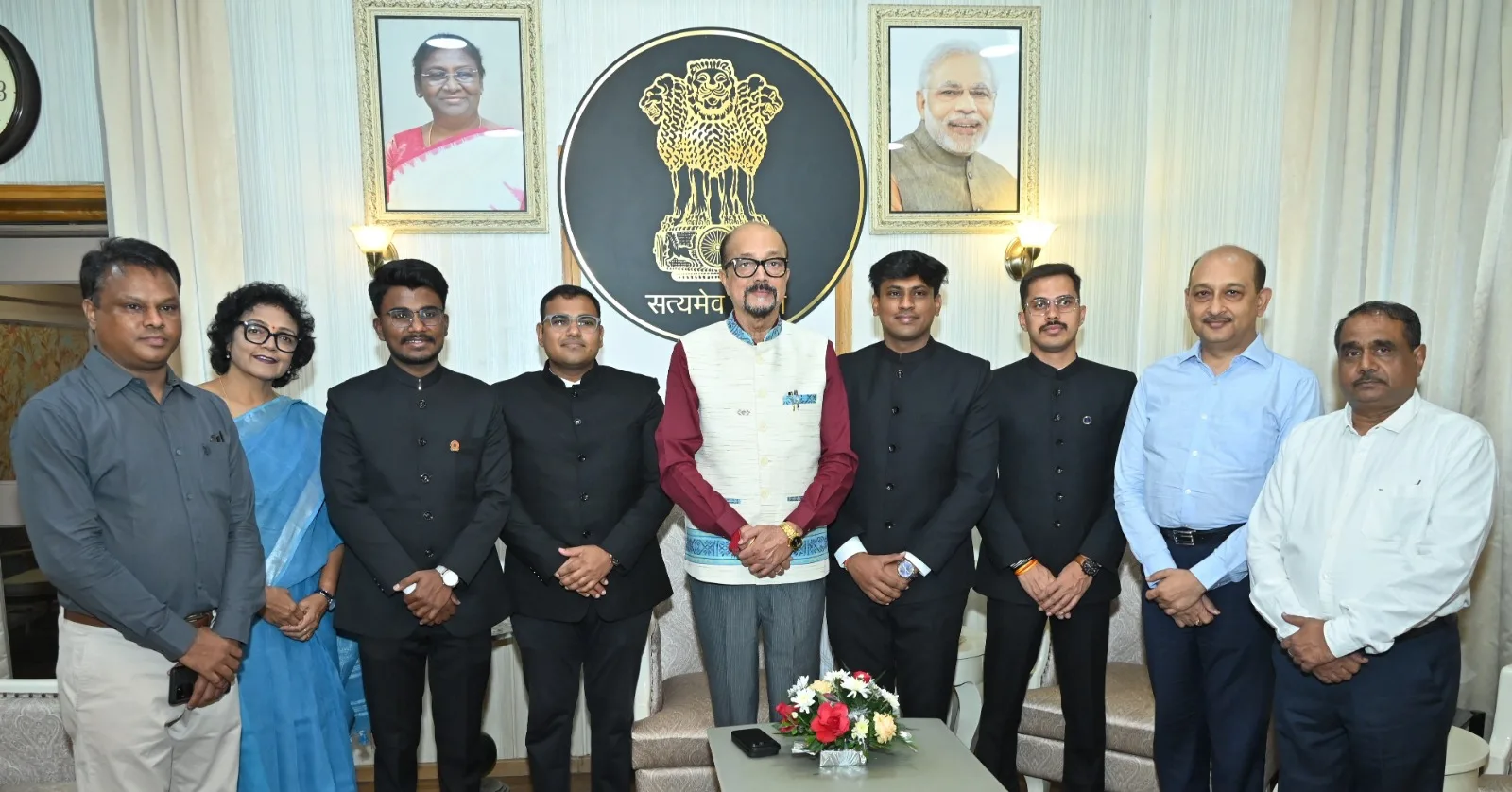 राज्यपाल रमेन डेका से आज राजभवन में छत्तीसगढ़ प्रशासन अकादमी के महानिदेशक सुब्रत साहू के नेतृत्व में वर्ष 2024 बैच के भारतीय