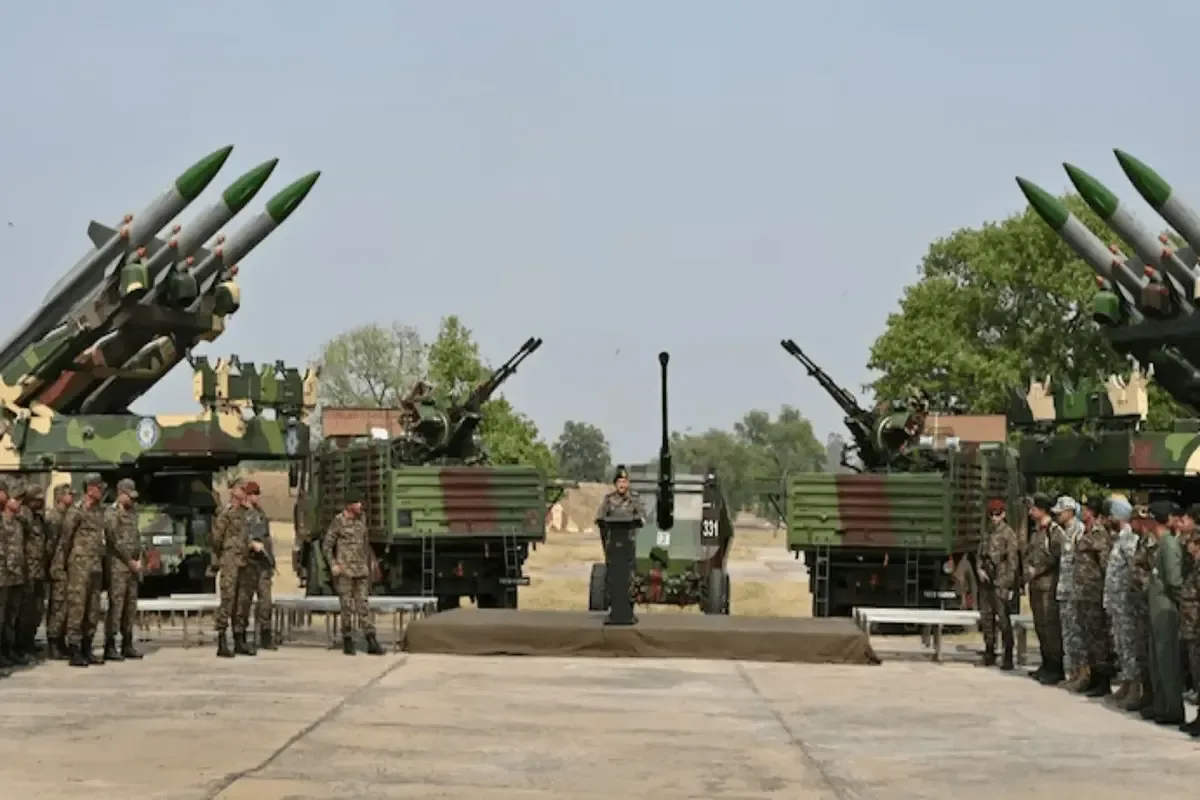 ऑपरेशन सिंदूर में भारतीय सेना ने पाकिस्तान की चौकियों को तबाह कर दिखाया सैन्य ताकत का प्रबल प्रदर्शन। एलओसी पर लगातार बढ़ती पाकिस्तानी