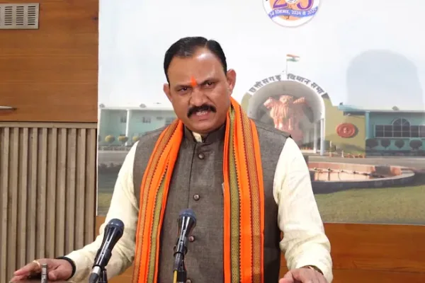 अब सड़क दुर्घटना घायलों को 7 दिन तक ₹1.5 लाख का मुफ्त इलाज मिलेगा, योजना में कई सरकारी-निजी अस्पताल शामिल किए गए हैं।