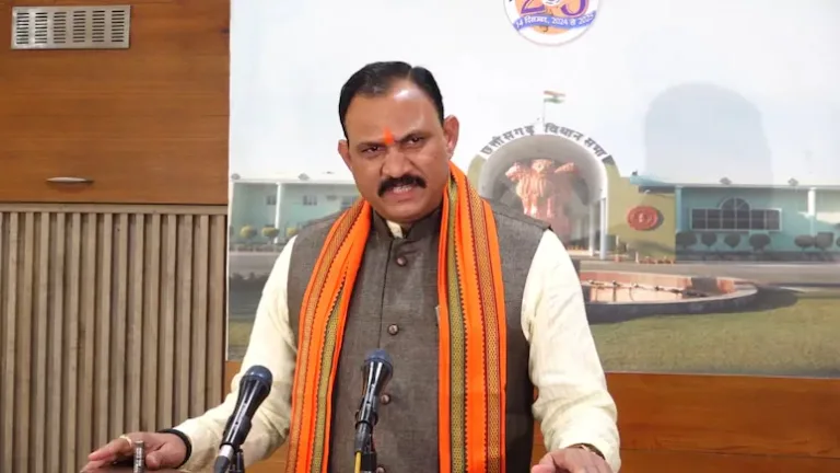 अब सड़क दुर्घटना घायलों को 7 दिन तक ₹1.5 लाख का मुफ्त इलाज मिलेगा, योजना में कई सरकारी-निजी अस्पताल शामिल किए गए हैं।