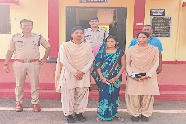 बालोद जिले के बघमरा गांव में बहू ने सास को हसिया से मारकर हत्या कर दी। सास बांझ होने का ताना देती थी।