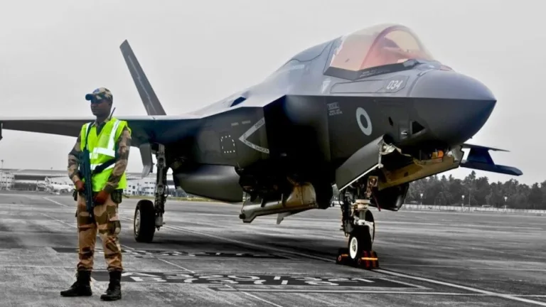 केरल में 10 दिन से फंसा F-35 लड़ाकू विमान, बढ़ी सुरक्षा चिंता