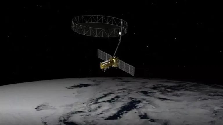 18 जून 2025 को सतीश धवन स्पेस सेंटर से लॉन्च हुआ NISAR – एक उच्च-रिज़ोल्यूशन रडार उपग्रह, जो आपदाओं से लेकर पर्यावरणीय परिवर्तन तक को मनिटर करेगा।