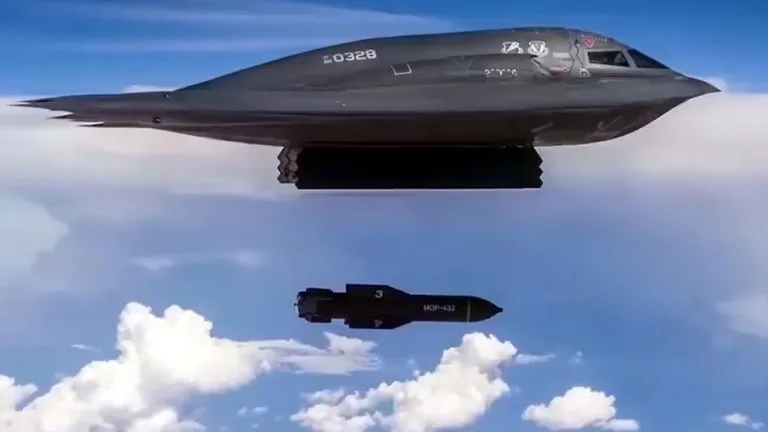 B-2 बॉम्बर लड़ाकू विमान को दुनिया का सबसे खतरनाक लड़ाकू विमान क्यों माना जाता है?