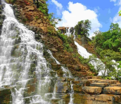 छत्तीसगढ़ में बस्तर इको-टूरिज्म, MAA अभियान, फिल्म सिटी और होमस्टे नीति से पर्यटन क्षेत्र में क्रांतिकारी बदलाव आ रहे हैं।