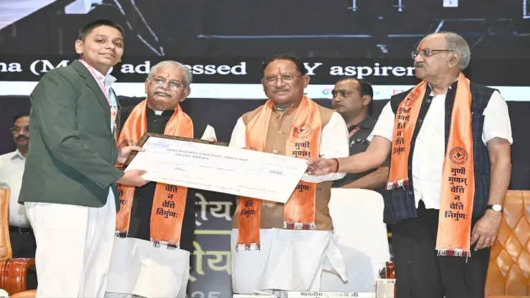 छत्तीसगढ़ में प्रतिभावान छात्रों का सम्मान, सीएम साय बोले – शिक्षा ही प्रगति की नींव