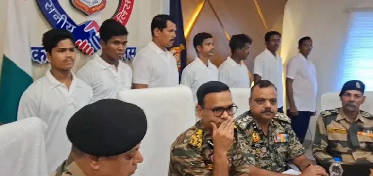 बीजापुर-कांकेर में 38 नक्सलियों ने छोड़ा हिंसा का रास्ता