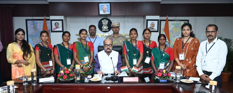 राज्यपाल श्री रमेन डेका ने किया लखपति दीदियों और विद्यार्थियों को सम्मानित