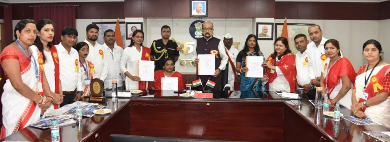 राज्यपाल श्री रमेन डेका ने ब्रेल पुस्तक और ऑडियो बुक्स का किया विमोचन