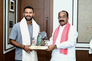 आयुष पाण्डेय