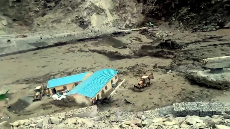 Kinnaur Cloudburst चोलिंग में बादल फटा NH-5 बहाल दो वाहन सुरक्षित