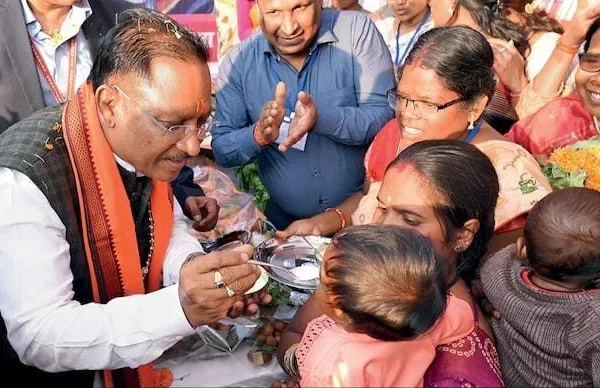 आधुनिक बालिका शौचालय