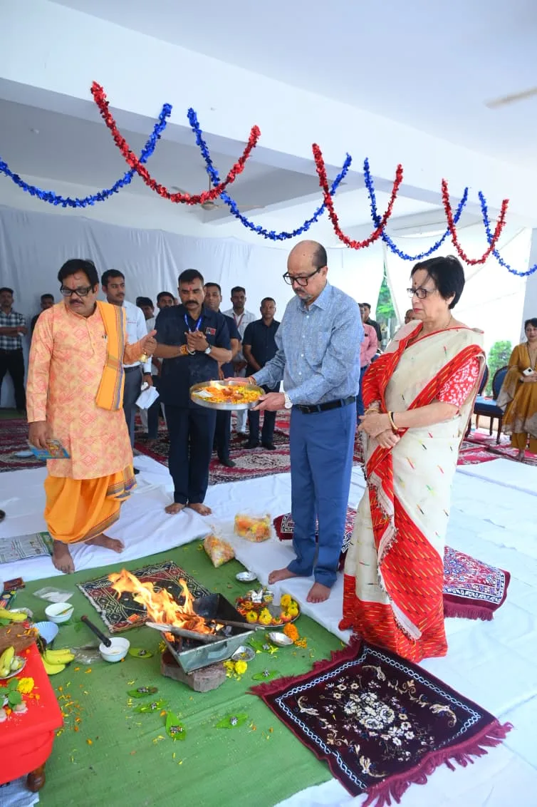 रमेन डेका, रानी डेका काकोटी, लोकभवन रायपुर