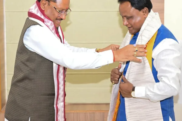 भुवनेश्वर में मुलाकात के दौरान विष्णु देव साय और मोहन चरण माझी