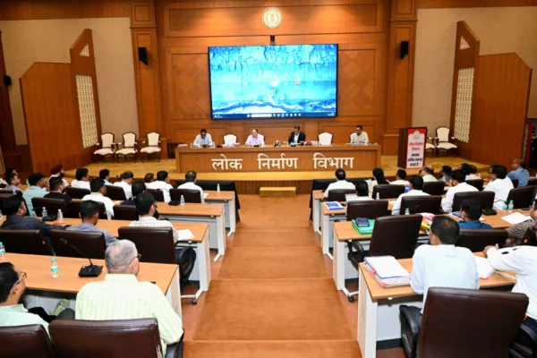 निर्माण कार्यों में तेजी