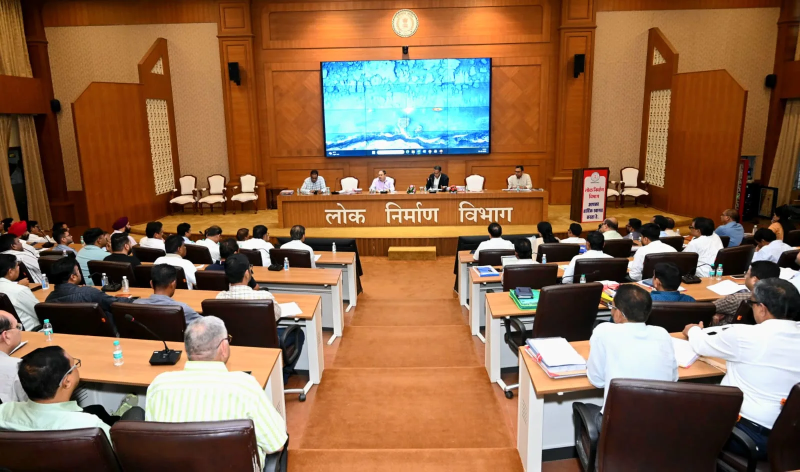 निर्माण कार्यों में तेजी