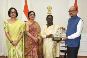 राष्ट्रपति द्रौपदी मुर्मु, पहाड़ी मैना, रमेन डेका, कोसा साड़ी,
