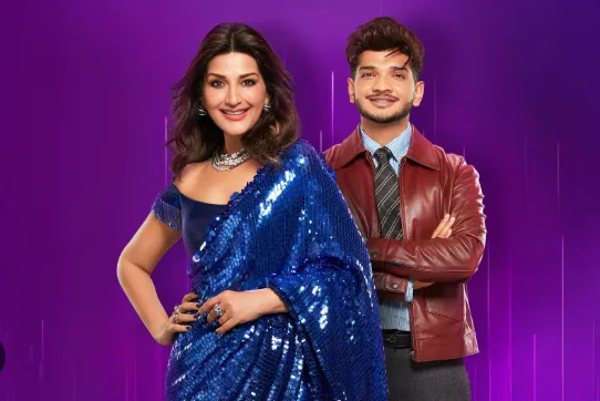 पंगा सीज़न 2: होस्ट डेस्क के सामने खड़ी सेलिब्रिटी जोड़ियों का मूल इलस्ट्रेशन
