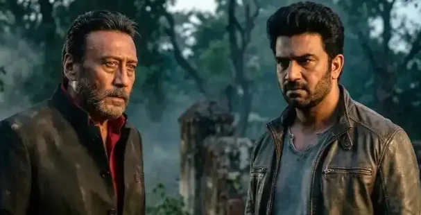 काली खेती हॉरर फिल्म: धुंध भरे खेत के किनारे पुराना कुआं और झोपड़ी का मूल इलस्ट्रेशन